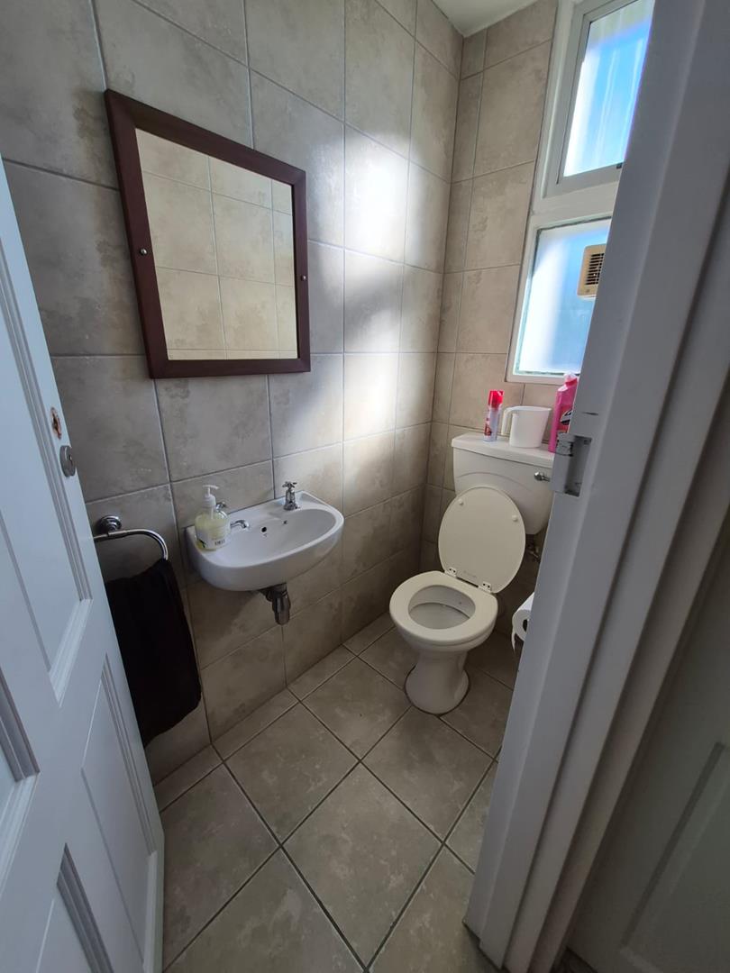 To Let Commercial Property for Rent in Pinelands Western Cape